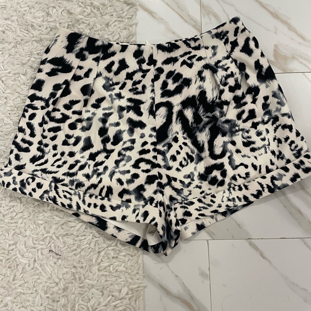 KEEPSAKE The Label Storm Chaser shorts in snow leopard